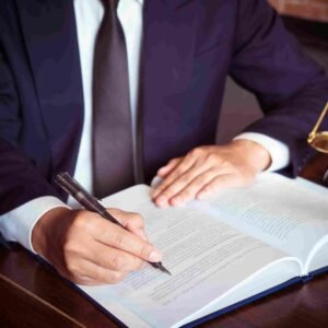 ما هي الصفات التي يجب أن يتمتع بها محامي تجاري ؟